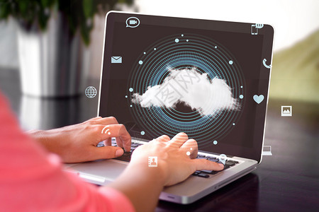 玩电脑的网络云服务设计图片