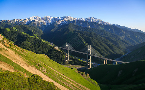 雪山森林新疆果子沟大桥背景