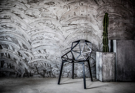 墙角的椅子铁质椅子高清图片