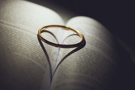 p文字素材创意戒指与爱心背景
