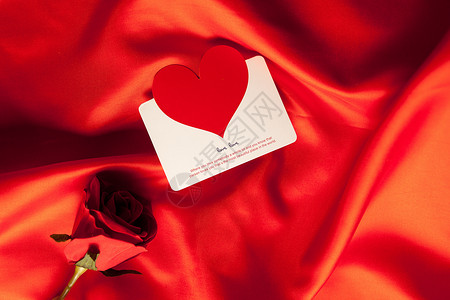 红婚礼玫瑰与贺卡背景