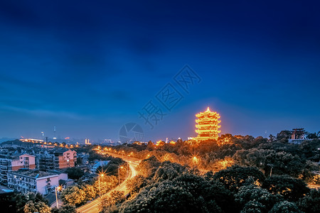 中国中部武汉黄昏时分的黄鹤楼背景