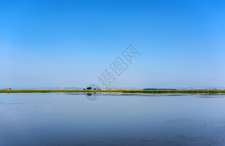 桌面简单蓝色草原湖泊背景