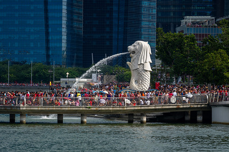 新加坡人群新加坡鱼尾狮背景