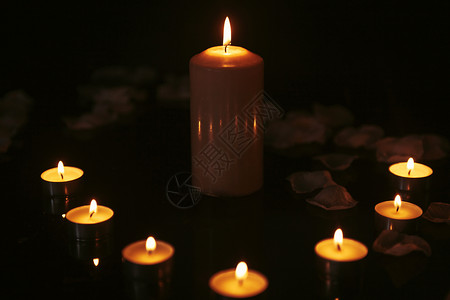 地震捐款祈福祈祷的蜡烛背景