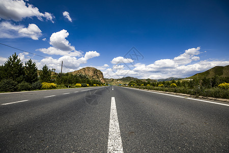 辽阔的公路风景模糊高清图片