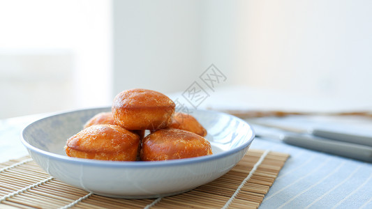 果仁肉松饼美食肉松饼静物背景