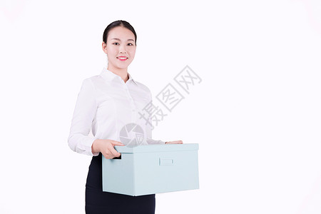 抱着纸箱箱子的女性职员图片