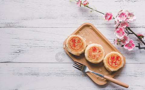 中国风梅中秋传统美食老月饼背景