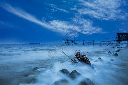 海浪 淘沙上海滨江公园高清图片
