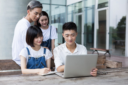 一起交流学习的学生同学背景图片