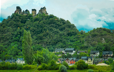 葡萄园城堡欧洲的河岸风景背景
