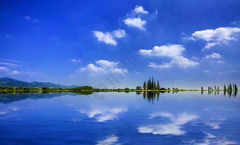 蓝色背景图绿色安逸宁静的湖光山水背景