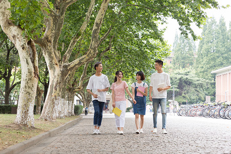 小同学素材校园里边走边讨论聊天的同学背景