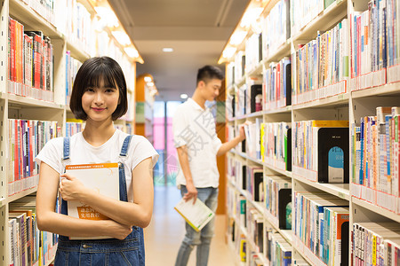 图书馆情侣一起在图书馆看书的男生女生背景