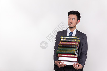学习商务男士抱着一大堆书的商务人士背景