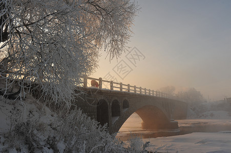 桥廊怀旧雪中的桥背景