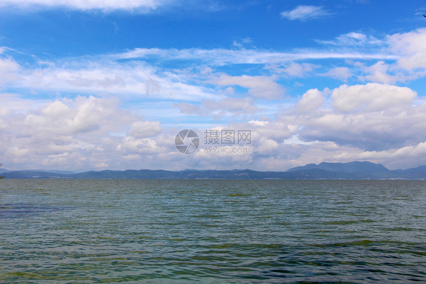 昆明滇池蓝天白云图片