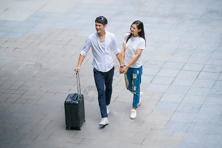 情侣蜜月旅行图片