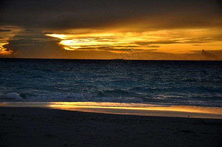 马尔代夫鲁滨逊夕阳背景