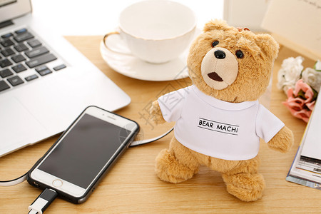 玩具熊充电器背景图片