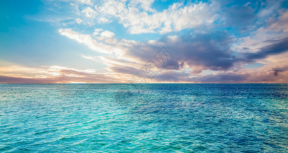 唯美天空连海背景高清图片