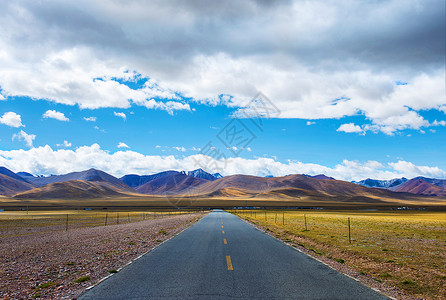 飞驰的公路西藏的朝圣之路背景