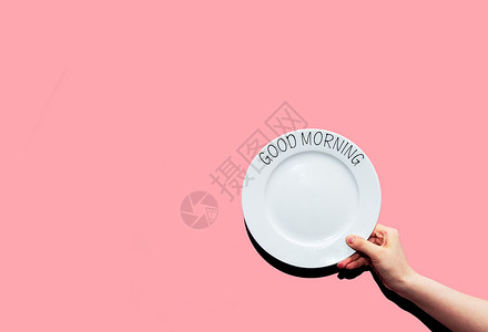 创意餐盘一个盘子粉色背景素材背景