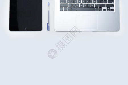 苹果电脑屏幕桌面上的办公电子产品背景