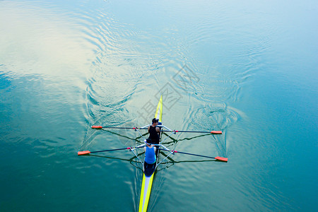 水上划艇竞技背景图片