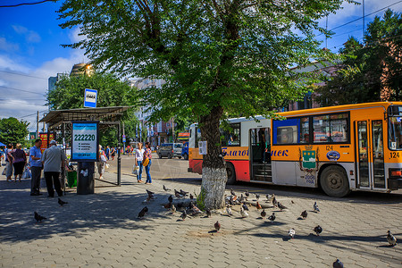 挤公车俄罗斯布拉维申斯克车站背景