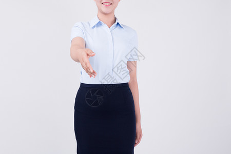 伸手握手动作的职业女性形象高清图片