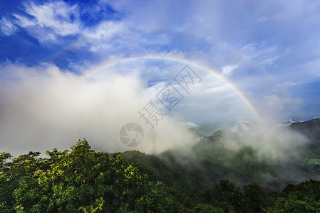 山间彩虹太阳彩虹山高清图片