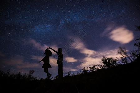 爱情浪漫的夜看流星的情侣设计图片