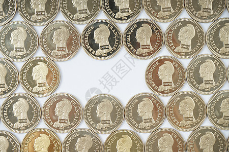 硬币整齐排列高清图片