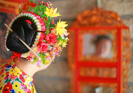 泉州晋江泉州光明之城簪花围的女性背影背景