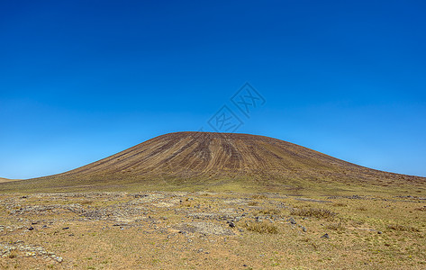 火山草原巨大火山口高清图片