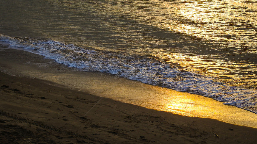 景色光线下的海滩图片