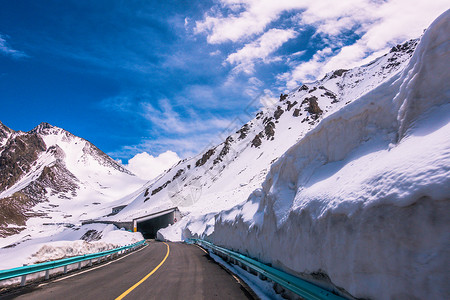 绿色隧道新疆独库公路背景
