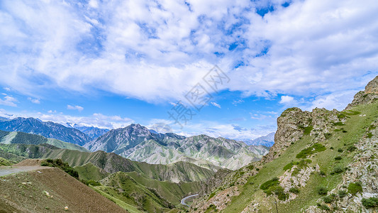 夏季汽车新疆独库公路背景