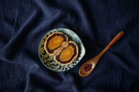 美食配料甜红豆中秋节苏式月饼背景