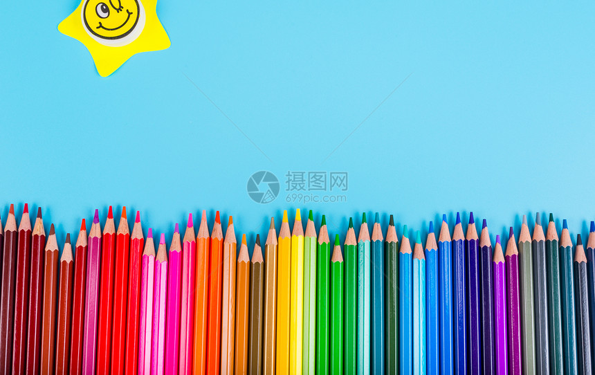 彩色铅笔笑脸组合图片