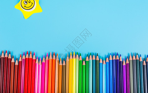 开学季文具笔彩色铅笔笑脸组合背景
