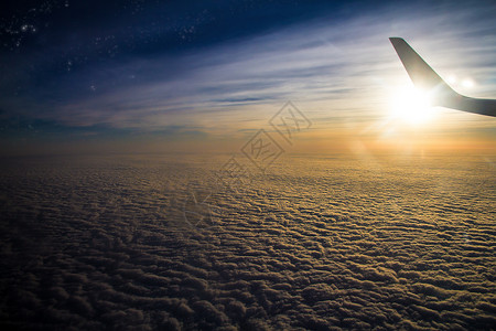 黄昏星空迎着朝阳的飞机背景