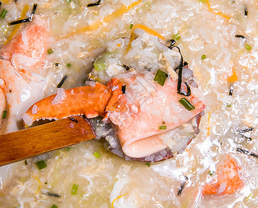 鲜美蟹肉海鲜粥图片