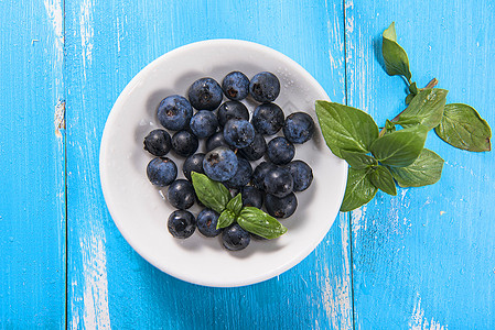 蓝莓水果维生素木制的高清图片