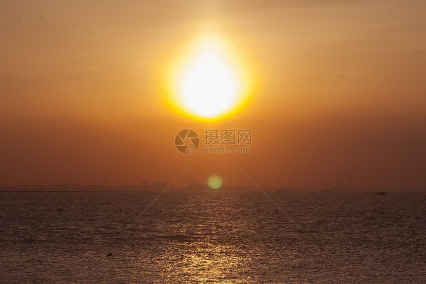 黄浦江夕阳下的长江图片