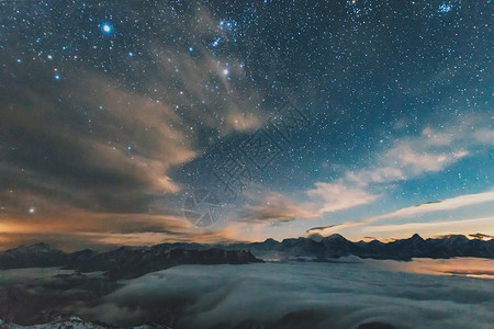 星空雪山牛背山星空背景