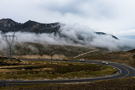 折多山崎岖的山脉高清图片