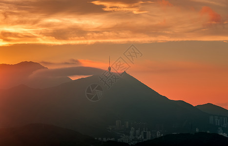 深圳电视塔红霞映山郭背景